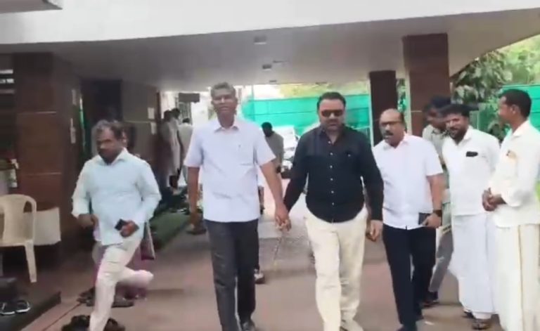 ಸಚಿವ ಸತೀಶ್ ಜಾರಕಿಹೊಳಿ ಮನೆ ಮೇಲೆ ಇಡಿ ದಾಳಿ ಬೆನ್ನಲ್ಲೇ ಕುತೂಹಲ ಮೂಡಿಸಿದ ಸಂತೋಷ್ ಲಾಡ್ ಭೇಟಿ*